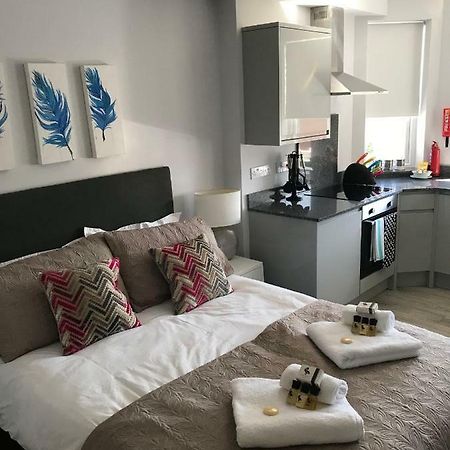 Berkshire Serviced Apartment Helena 12 เรดดิ้ง ภายนอก รูปภาพ