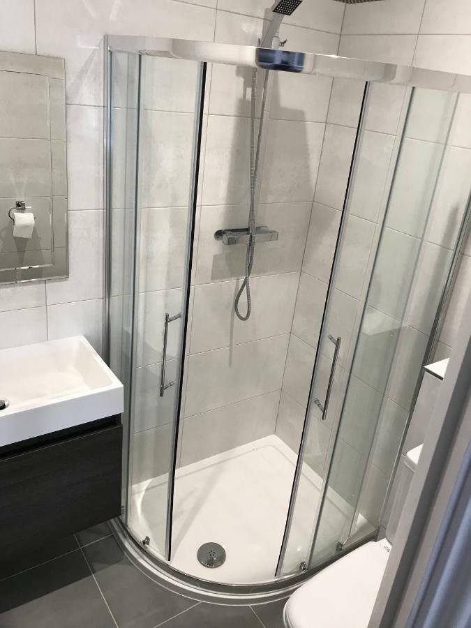 Berkshire Serviced Apartment Helena 12 เรดดิ้ง ภายนอก รูปภาพ